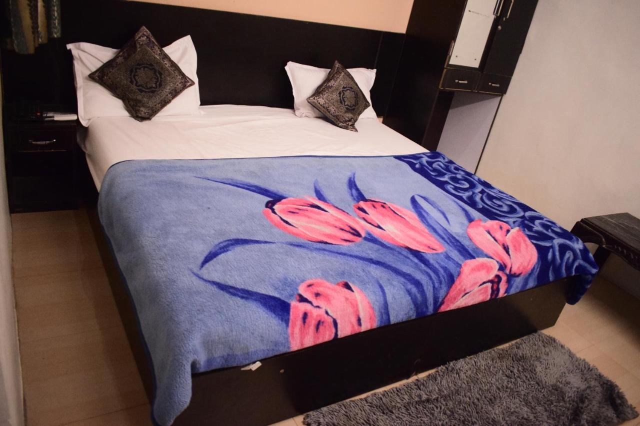 Ds Residency Varanasi-Prime Location-Parking ภายนอก รูปภาพ