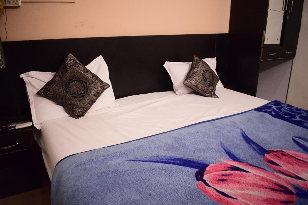 Ds Residency Varanasi-Prime Location-Parking ภายนอก รูปภาพ