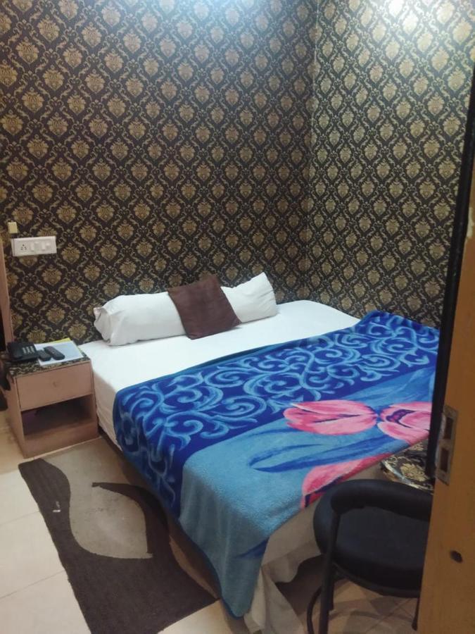 Ds Residency Varanasi-Prime Location-Parking ภายนอก รูปภาพ
