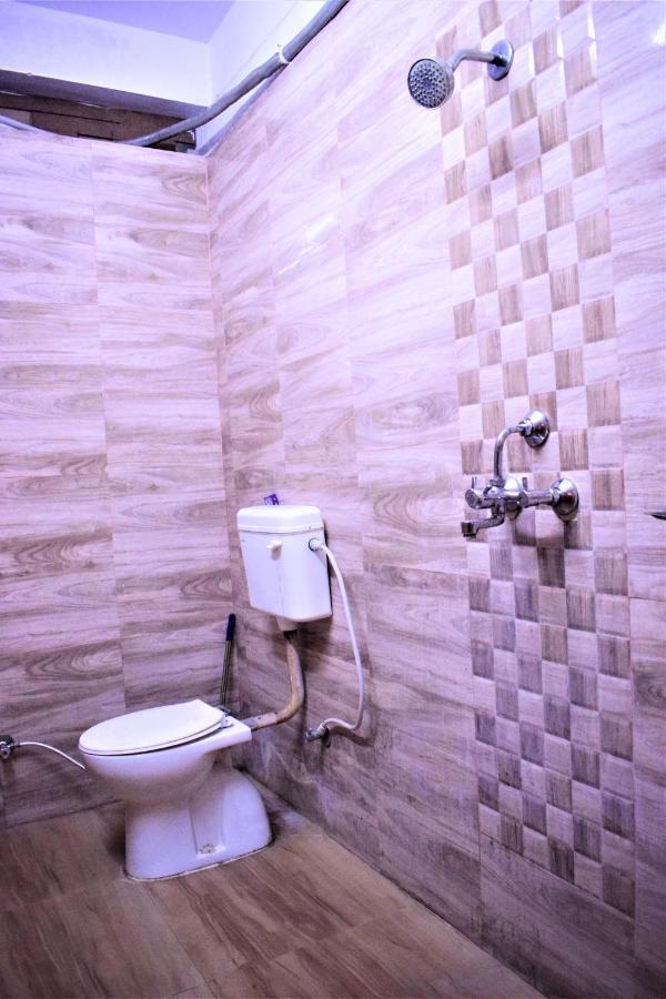 Ds Residency Varanasi-Prime Location-Parking ภายนอก รูปภาพ