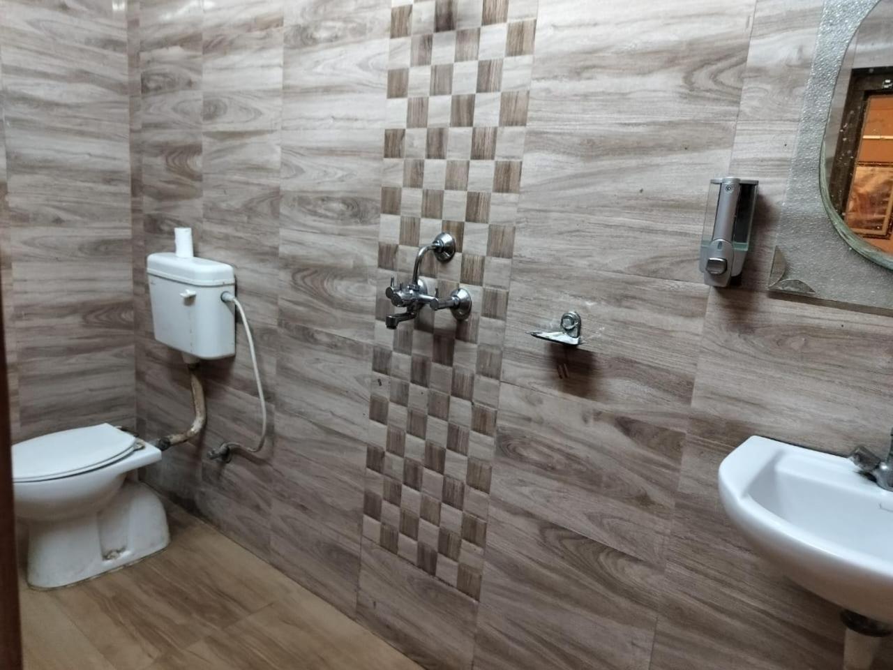 Ds Residency Varanasi-Prime Location-Parking ภายนอก รูปภาพ