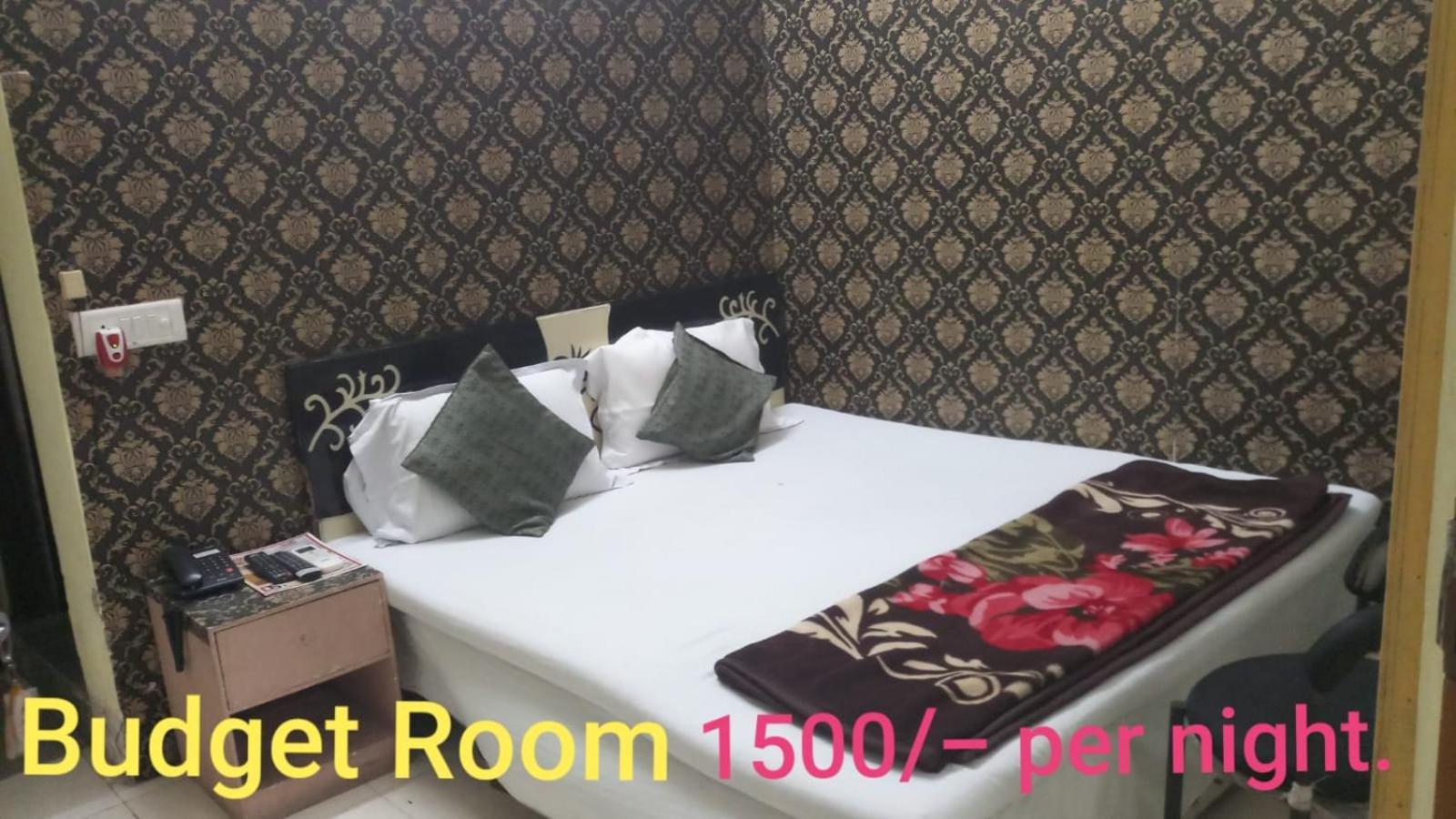 Ds Residency Varanasi-Prime Location-Parking ภายนอก รูปภาพ