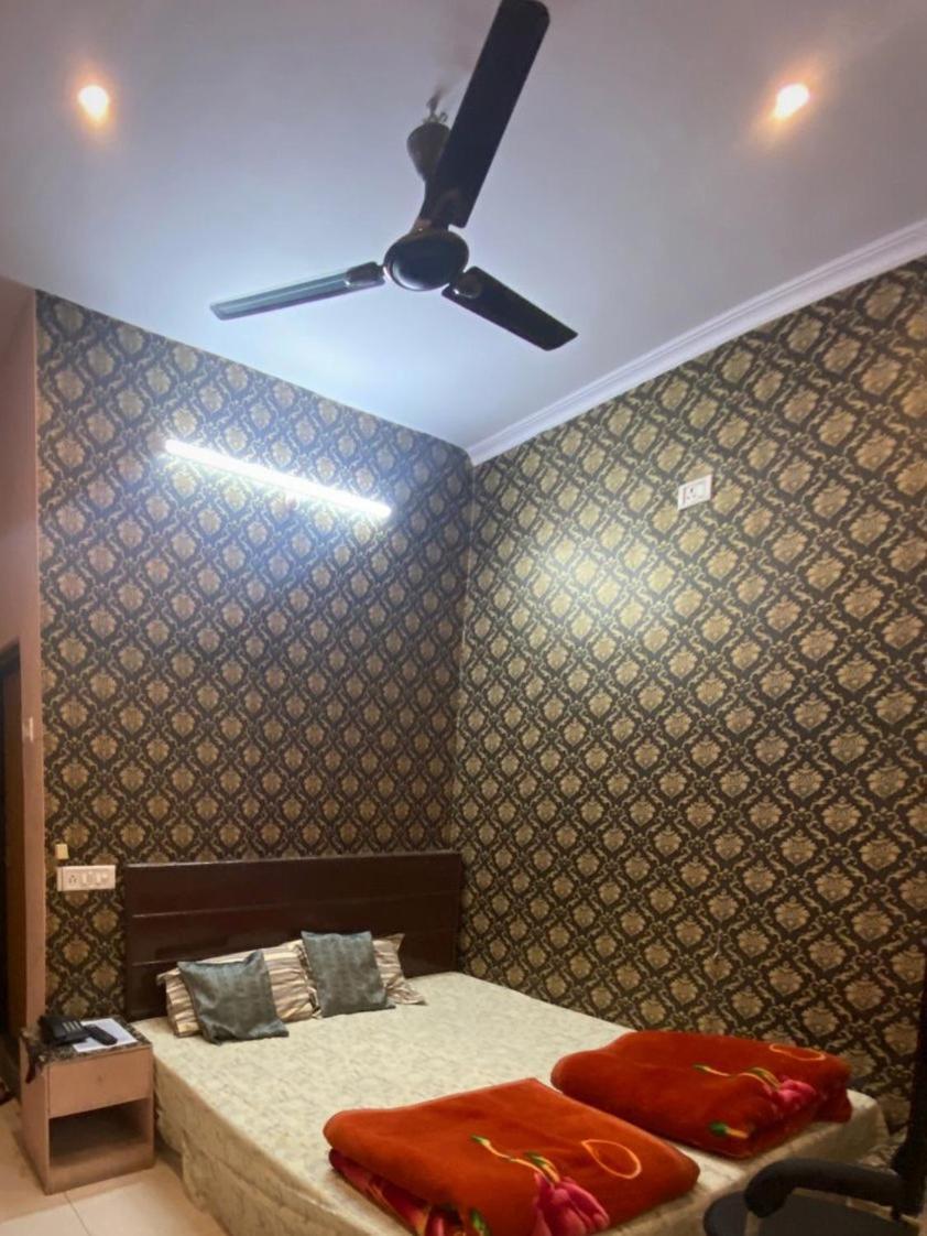 Ds Residency Varanasi-Prime Location-Parking ภายนอก รูปภาพ
