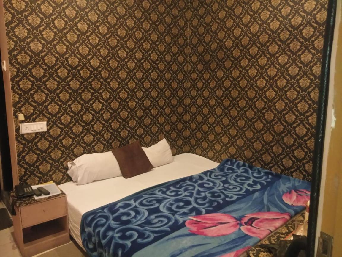 Ds Residency Varanasi-Prime Location-Parking ภายนอก รูปภาพ