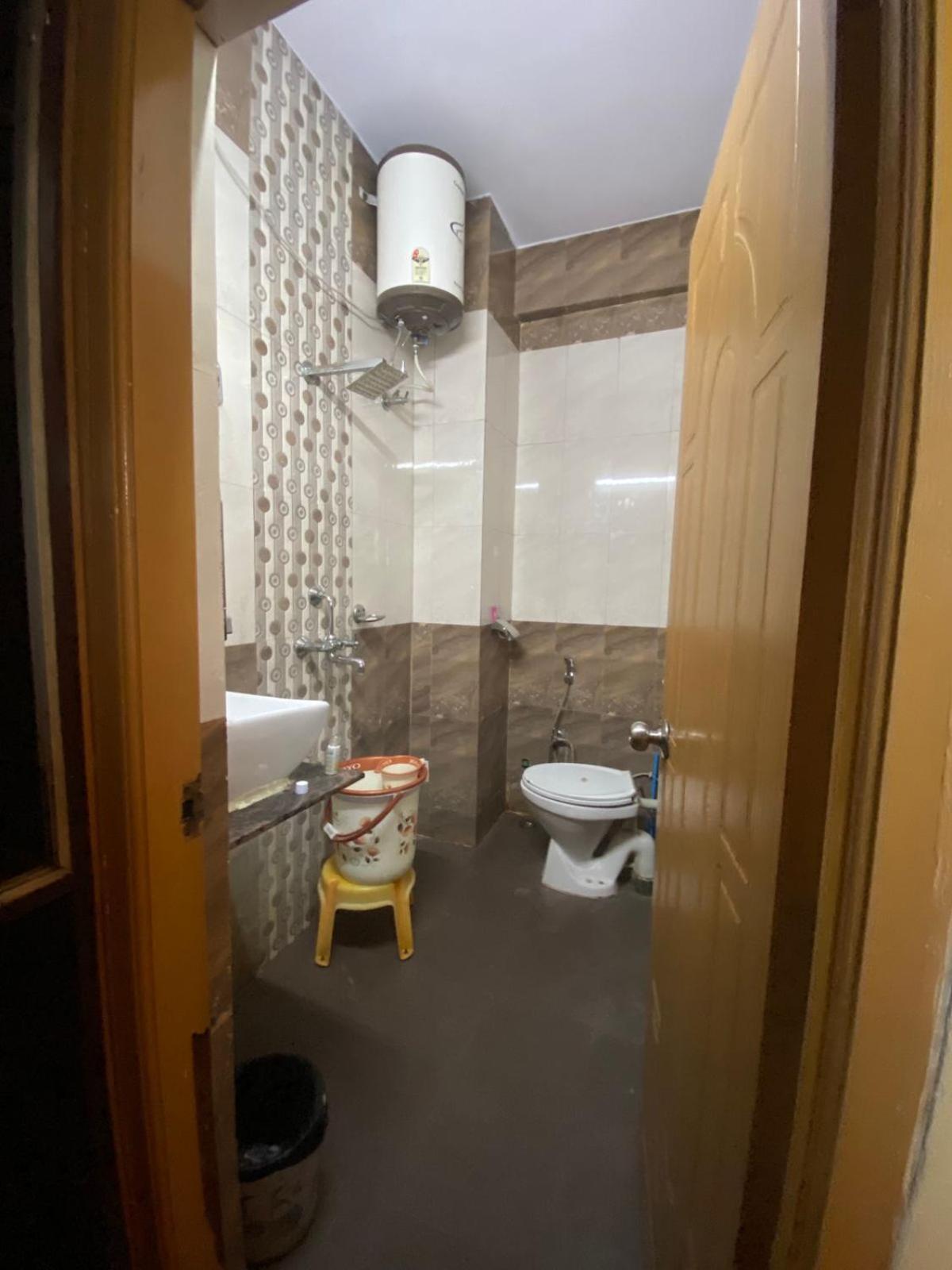 Ds Residency Varanasi-Prime Location-Parking ภายนอก รูปภาพ