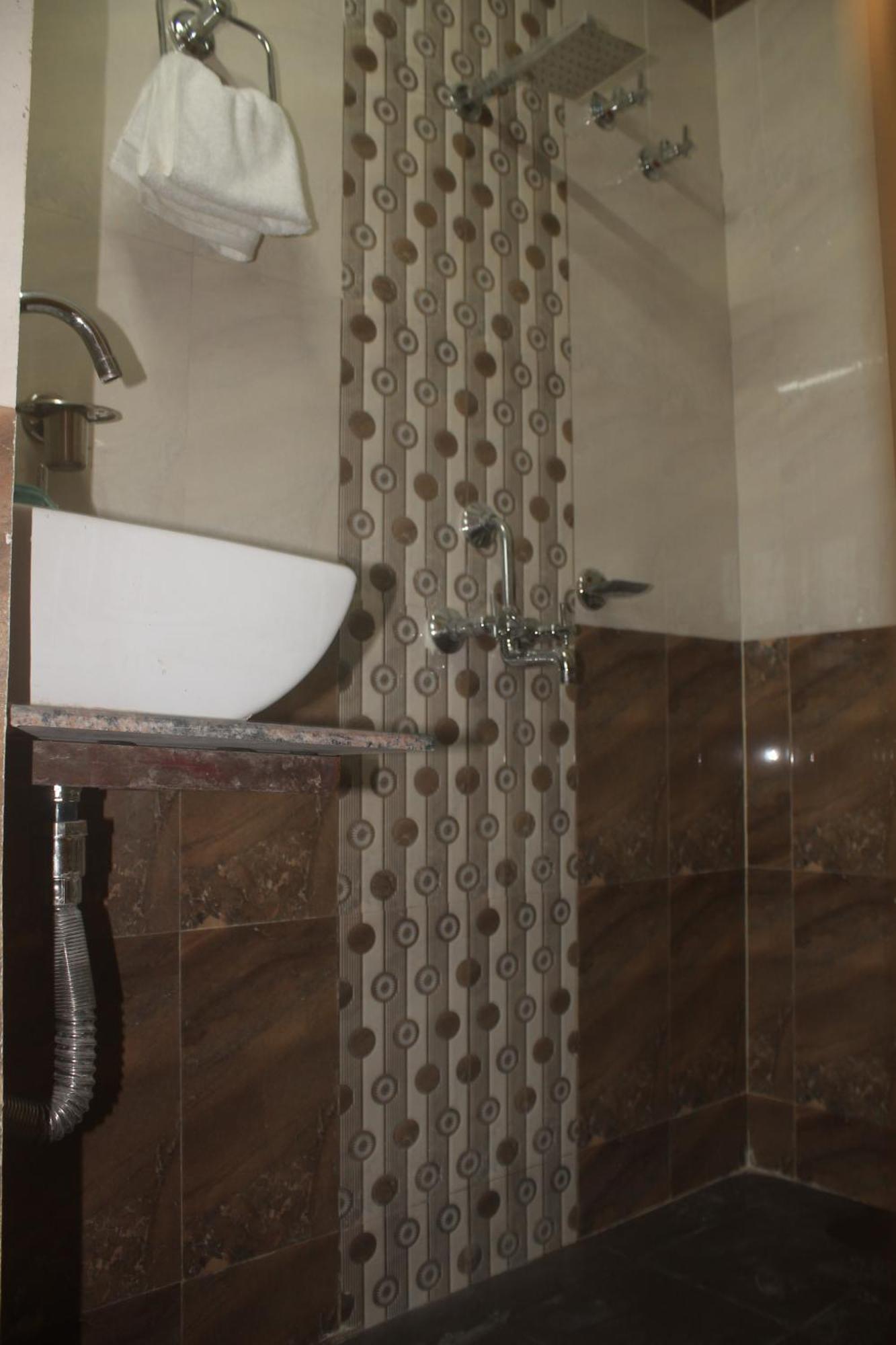 Ds Residency Varanasi-Prime Location-Parking ภายนอก รูปภาพ