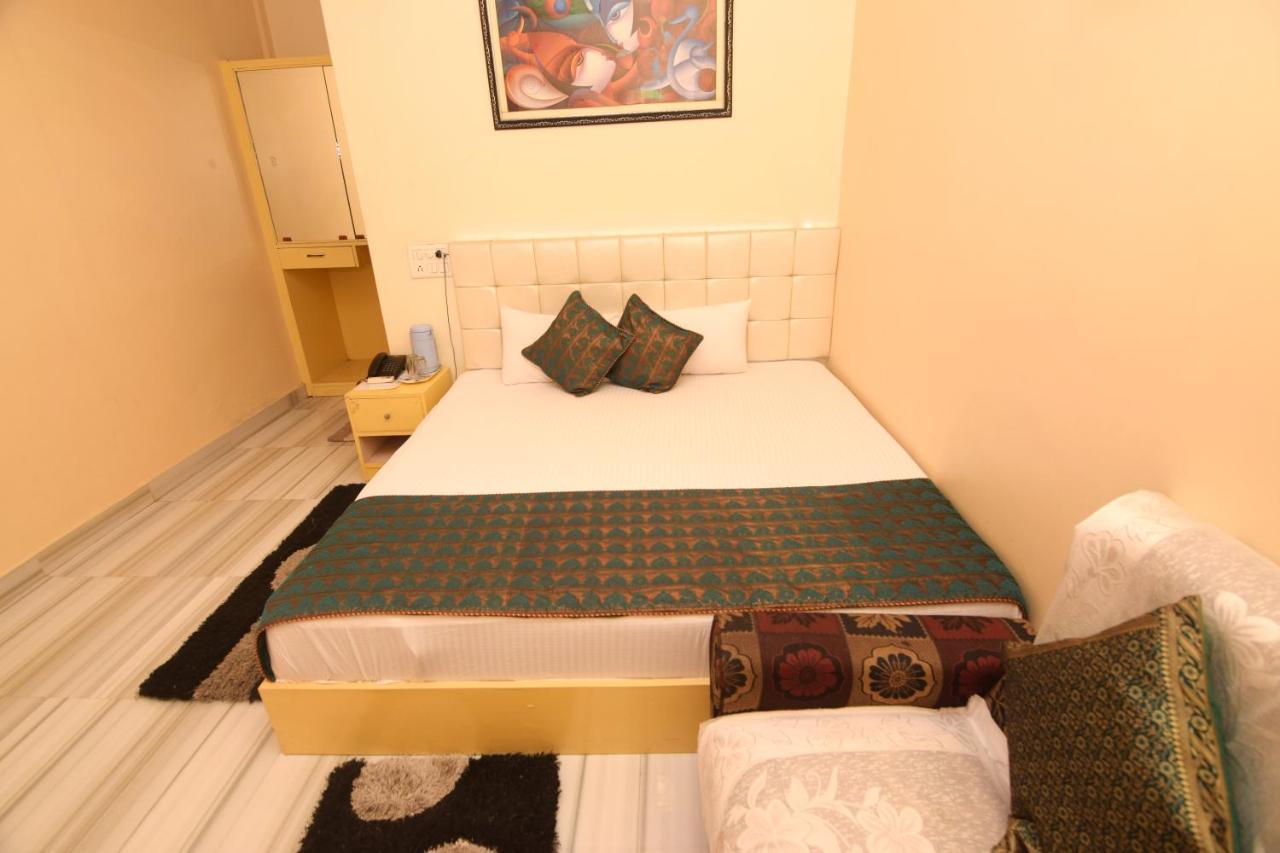 Ds Residency Varanasi-Prime Location-Parking ภายนอก รูปภาพ