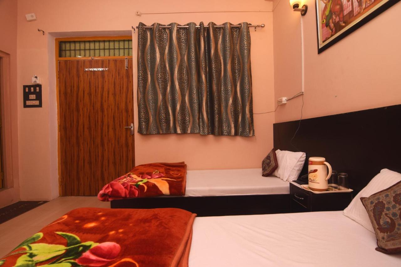 Ds Residency Varanasi-Prime Location-Parking ภายนอก รูปภาพ